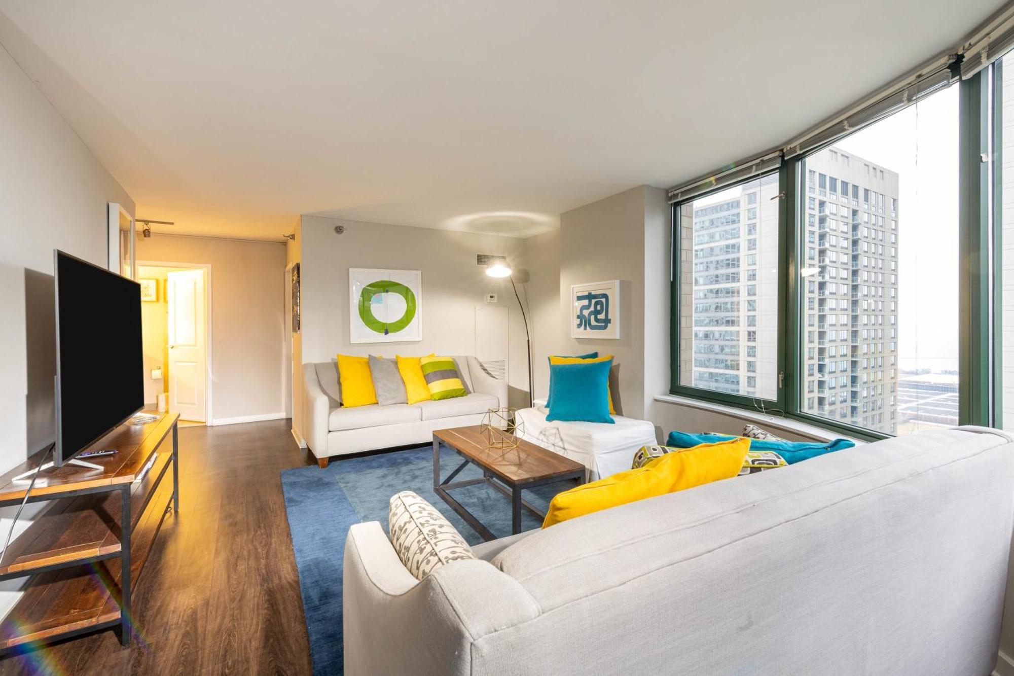 3b/3b Skyloft With Navy Pier View Gym & Pool By Envitae Apartment Chicago